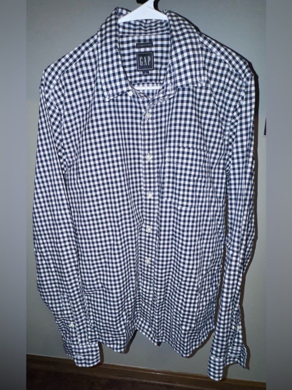 EUC Gap Men’s Untucked Fit Stretch Blue/White - Long Sleeved - Large